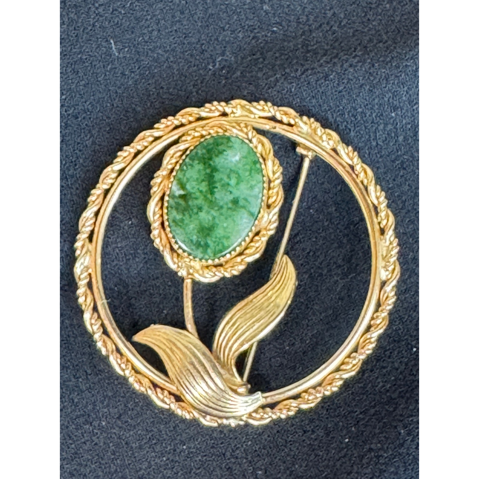 Vintage 12k Gold Filled Jade Green Cabochon Floral Circle Brooch Signed “Inc.”